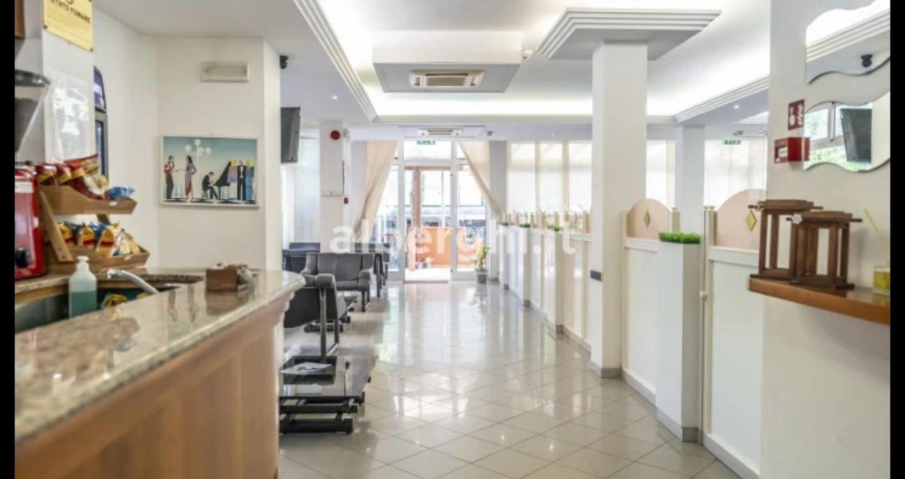 Hotel Sport Римини Экстерьер фото